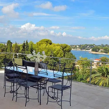 Sleeps 10 Pool