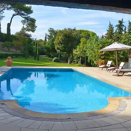Sleeps 10 Pool 別荘